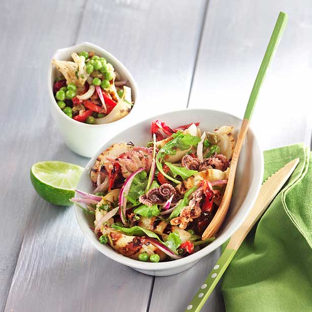 Salade de calamars grillés avec vinaigrette ay citron et aux câpres